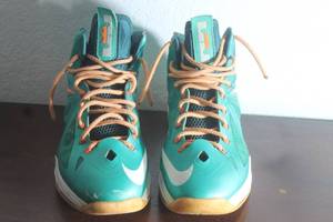 lot 229 image: PAIR OF RARE MEN NIKE LEBRON X MIAMI DOLPHINS SIZE 11.5