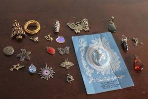 lot 230 image: LOT OF 21 PIECES NECKLACES CHARMS AND BROCHES ONE PIECE IS .925