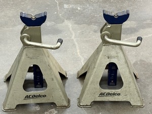 lot 30 image: SET OF AC DELCO 6 TON (12,000LB) JACK STANDS