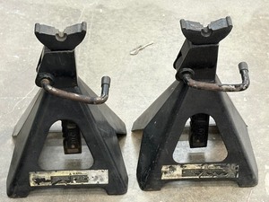 lot 31 image: SET OF TSO 6 TON (12,000LB)&nbsp JACK STANDS JS-6