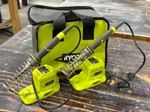 lot 36 image: 2 RYOBI ONE P3105 18V 40 WATT SOLDERING IRONS TOOL ONLY WITH RYOBI CARRY BAG (NO BATTERY)
