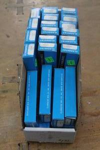 lot 70 image: LOT OF 24 CLAROSTAT CONTROLS AND RESISTORS VP50K 15K