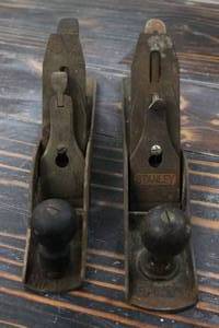 lot 91 image: 2 VINTAGE WOOD PLANES ONE IS A STANLEY NO.5 SEE PICS&nbsp