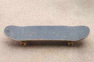 lot 9 image: W.L.A.R  DETAILS COMING SOON