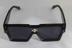 lot 18 image: W.L.A.R  DETAILS COMING SOON