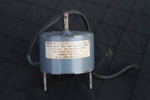 lot 35 image: Vintage Universal Electric Co. small electric motor, model JA2M199N, 160 HP, featuring original specifications label and attached wiring.
