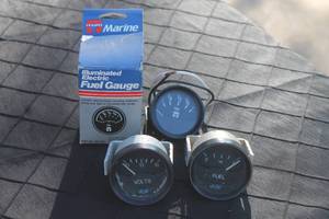 lot 37 image: Collection of marine gauges including Tempo illuminated electric fuel gauges and a voltmeter, complete with original retail packaging