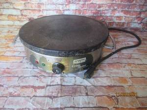 lot 3 image: WARING COMMERCIAL CREPE MAKER MODEL WSC161