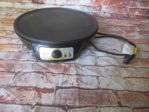 lot 4 image: NUTRICHEF ELECTRIC CREPE MAKER PCRMI2