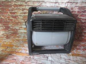 lot 9 image: LASKO FLOOR FAN