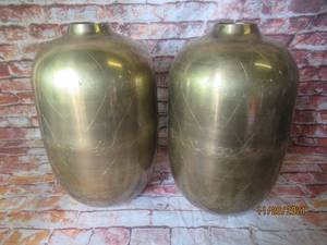 lot 12 image: 2 TOLEDO VASES