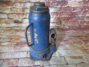lot 13 image: VINTAGE HYDRAULIC BOTTLE  JACK