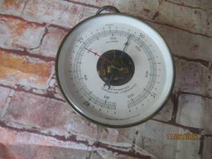 lot 14 image: BAROMETER TEMPERTURE COMPENSATED