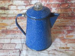 lot 15 image: VINTAGE BLUE SPECKLED GRANITEWARE COFFEE POT