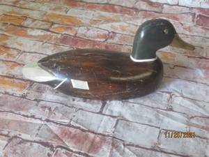 lot 19 image: VINTAGE WOOD MALLARD