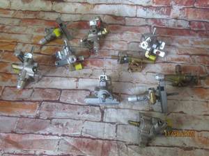 lot 26 image: 10 ROTISSERIE GAS BURNER VALVES