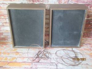 lot 57 image: PAIR OF VINTAGE WOOD GRAINED VINYL VENEER SPEAKERS