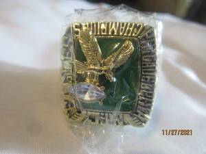 lot 46 image: PHILADELPHIA EAGLES SUPER BOWL RING SIZE 13 (REPLICA)