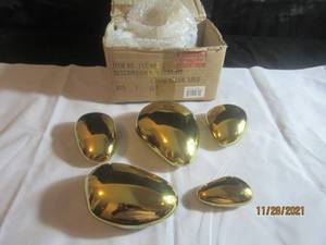 lot 80 image: SET OF 5 SAGEBROOK HOME CERAMIC GOLD STONE DECOR