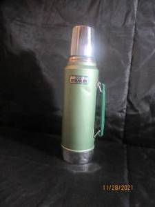 lot 81 image: VINTAGE ALADDIN STANLEY THERMOS MODEL A-944DH