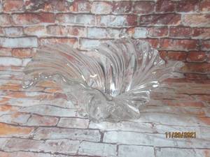 lot 180 image: CLEAR CRYSTAL SWIRL SWING CENTERPIECE BOWL