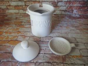 lot 126 image: CERAMIC GREASE CONTAINERJAR