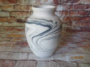 lot 127 image: AMERICAN CREATIONS POTTERY SWIRL VASE
