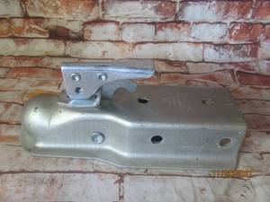 lot 136 image: TRAILER COUPLER