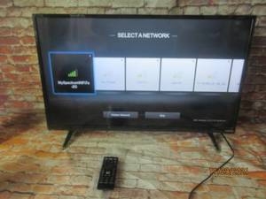 lot 150 image: VIZIO 32 TV D32XD1 WITH REMOTE