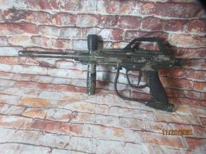lot 170 image: TAC-5 RECON PAINT BALL GUN