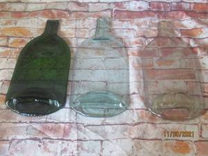 lot 203 image: 3 RECYCLED GLASS DCOR