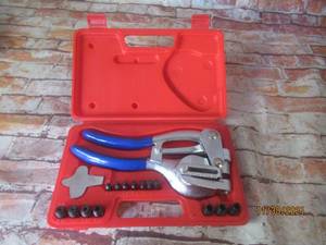 lot 223 image: COMPLETE IRONTON HEAVY DUTY HOLE PUNCHER WITH CASE
