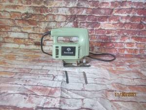 lot 225 image: ROCKWELL DOUBLE INSULATED VARIABLE SPEED JIG SAW AND 2 BLADES