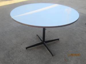 lot 260 image: ROUND WOOD TOP TABLE WITH METAL BASE