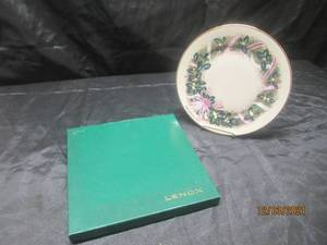 lot 284 image: LENOX CHRISTMAS 1991 ANNUAL LIMITED EDITION COLONIAL WREATH ISSUE ,SOUTH CAROLINA,THE ELEVENTH COLONY ,IN ORIGINAL BOX&nbsp