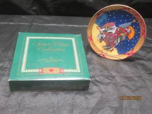 lot 294 image: SANTA CLAUS 1996 CHRISTMAS AROUND THE WORLD  SANTA IN THE ORIENT  PLATE ,IN ORIGINAL BOX&nbsp