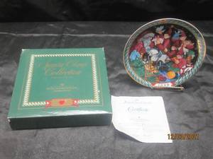 lot 295 image: SANTA CLAUS 1989 COLLECTION PLATE&nbsp  SANTAS WORKSHOP ,IN ORIGINAL PLATE&nbsp