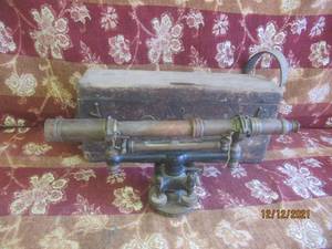 lot 2 image: ANTIQUE GURLEY ENGINERING WYE SURVEY LEVEL
