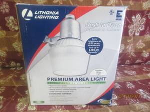 lot 5 image: LITHONIA LIGHTING PREMIUM AREA LIGHT DUSK TO DAWN  MODEL OAL12