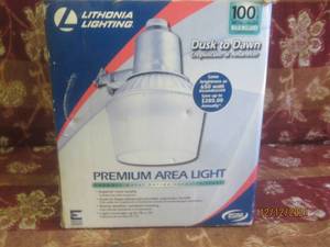 lot 6 image: LITHONIA LIGHTING PREMIUM AREA LIGHT DUSK TO DAWN  MODEL OAL12