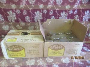 lot 9 image: 20 KERR REGULAR MASON JARS 1QT
