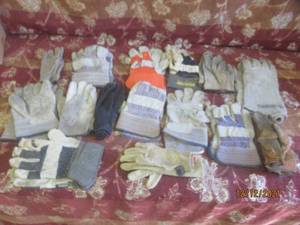 lot 24 image: ASSORTED WORK GLOVES