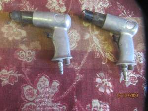 lot 25 image: 2 PNEUMATIC AIR HAMMERS