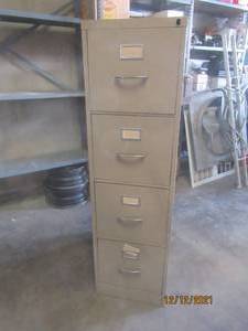 lot 37 image: METAL 4 DRAWER FILE CABINET