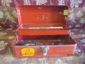 lot 53 image: UNION TOOL BOX WITH CONTENTS