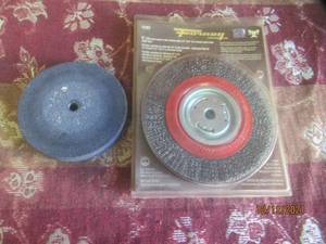 lot 58 image: 8 COARSE WIRE WHEEL AND A GRINDING WHEEL