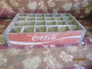 lot 63 image: VINTAGE COCA COLA CRATE
