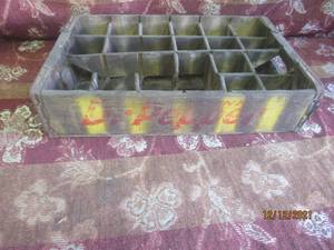 lot 65 image: VINTAGE DR PEPPER CRATE