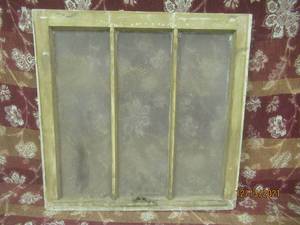 lot 91 image: 1 VINTAGE WINDOW PANE