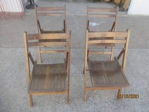 lot 99 image: 4 ANTIQUE 1900s PRIMITIVE WOOD SLAT FOLDING CHAIRS